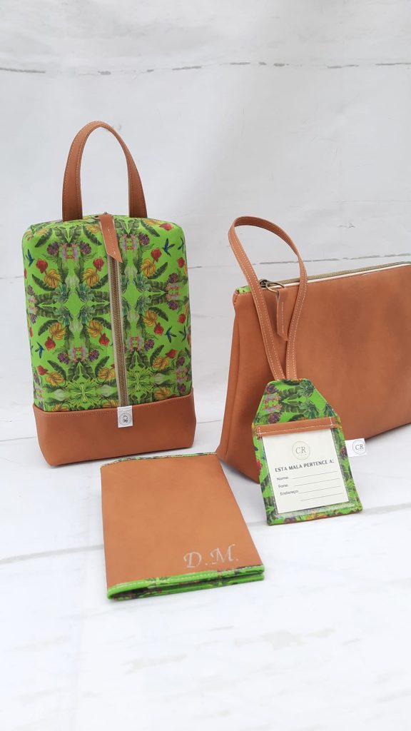 Kit viagem couro e estampa tropical